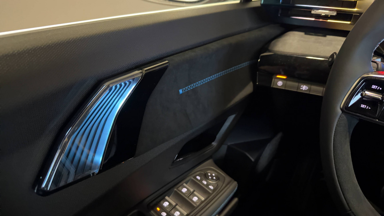 Acheter Renault Clio 6 Clio E-Tech full hybrid 160 ch esprit Alpine 5p neuf dans les concessions du Groupe Faurie