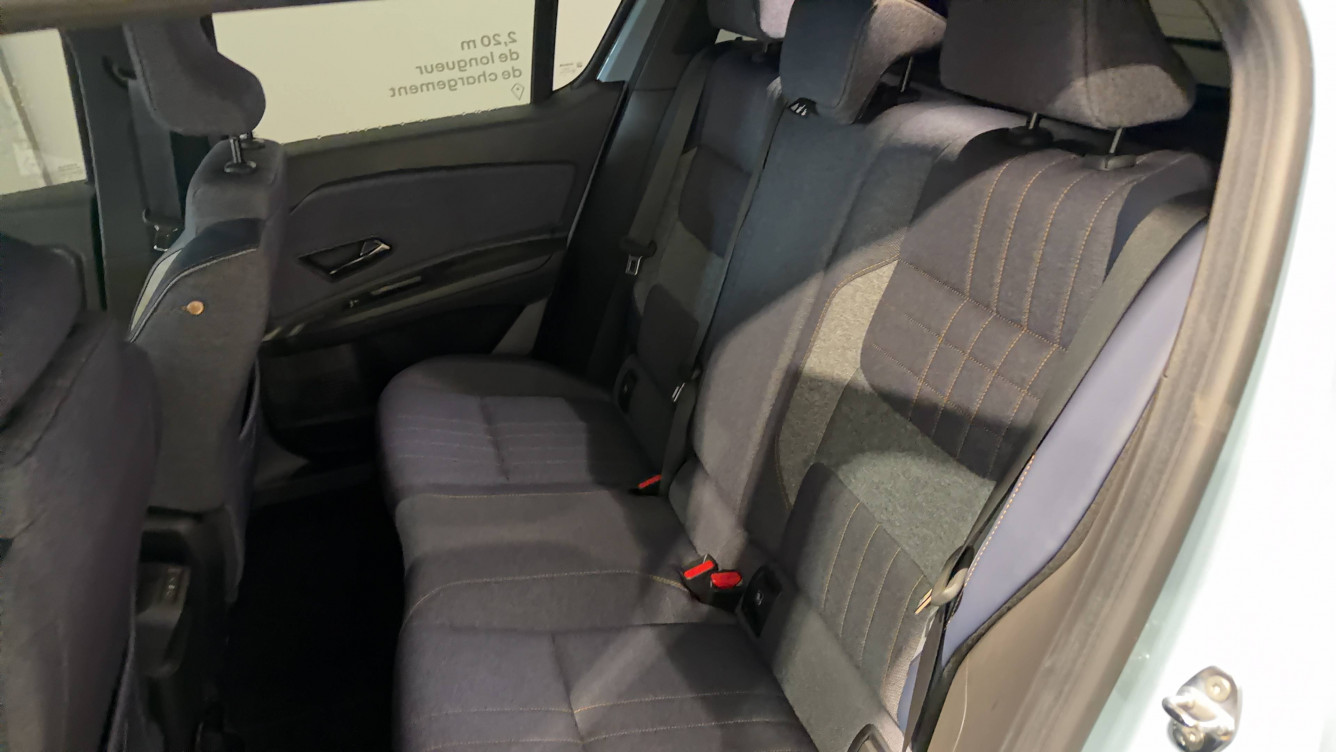 Acheter Renault Renault 4 Renault 4 E-Tech Electrique 150 ch autonomie confort Techno 5p neuf dans les concessions du Groupe Faurie