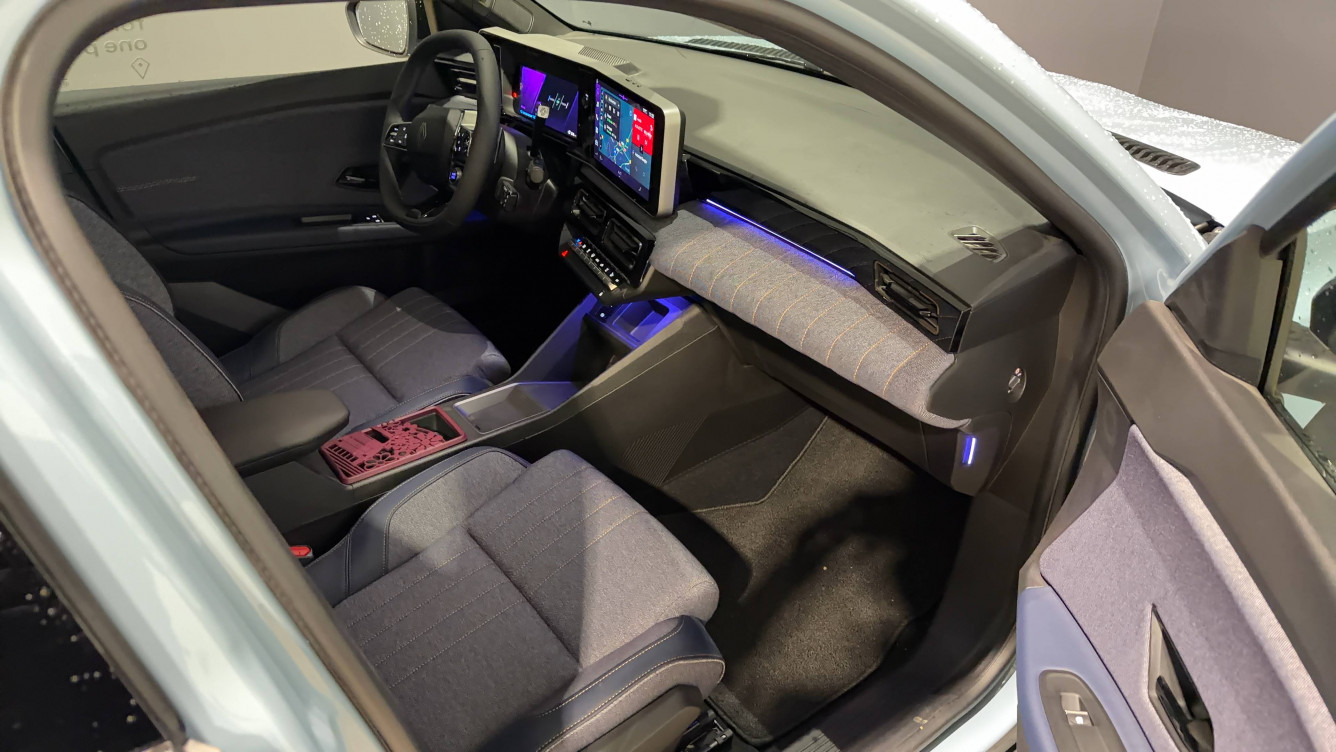 Acheter Renault Renault 4 Renault 4 E-Tech Electrique 150 ch autonomie confort Techno 5p neuf dans les concessions du Groupe Faurie