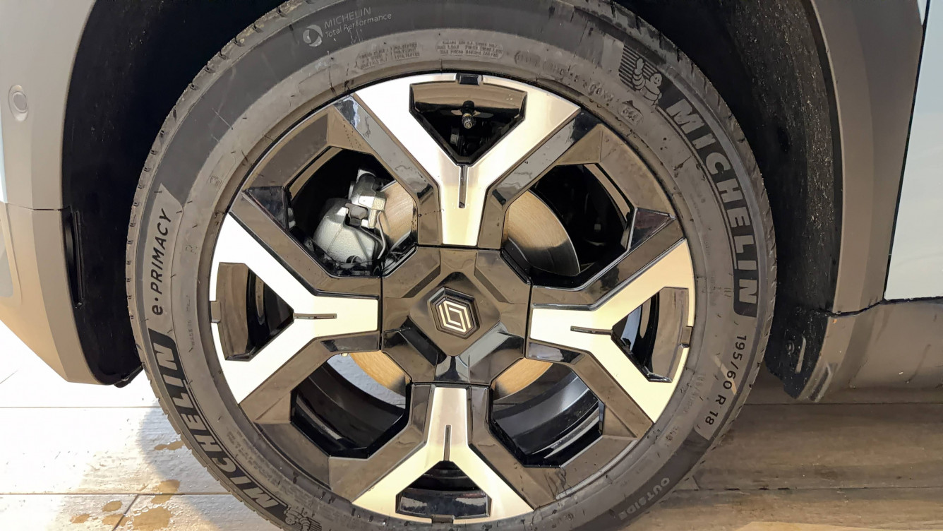 Acheter Renault Renault 4 Renault 4 E-Tech Electrique 150 ch autonomie confort Techno 5p neuf dans les concessions du Groupe Faurie