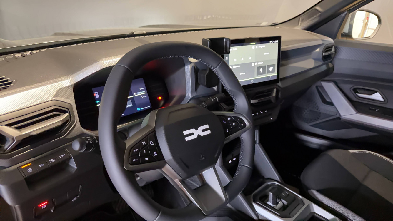 Acheter Dacia Duster Duster Hybrid 155 Journey 5p neuf dans les concessions du Groupe Faurie