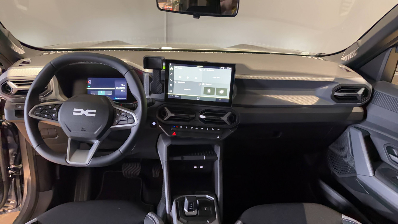 Acheter Dacia Duster Duster Hybrid 155 Journey 5p neuf dans les concessions du Groupe Faurie