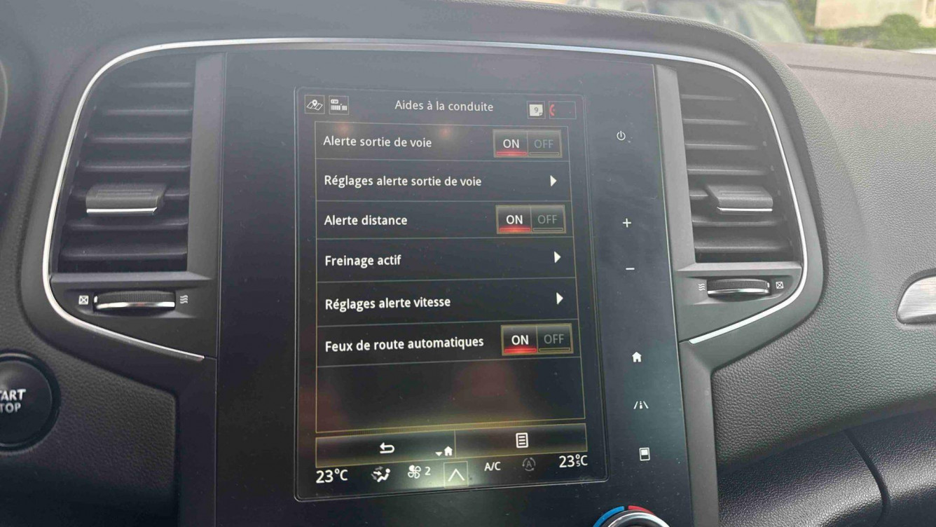 Acheter Renault Megane 4 Mégane IV Berline Blue dCi 115 EDC Intens 5p occasion dans les concessions du Groupe Faurie