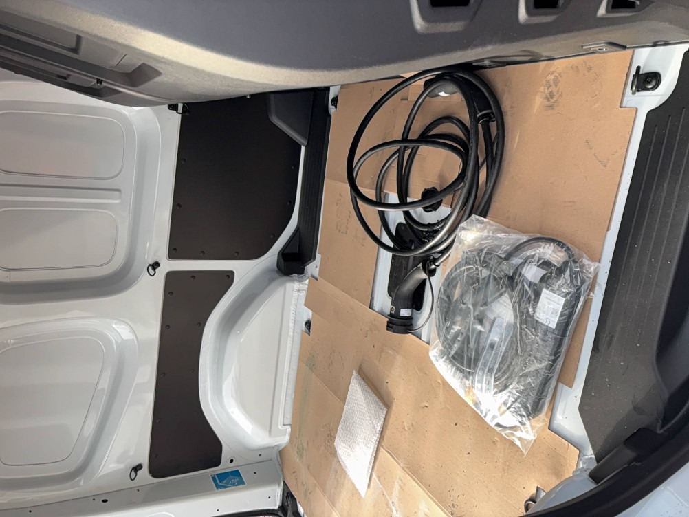 Acheter Renault Kangoo Electrique KANGOO VAN E-TECH ELECTRIQUE FG TOLE L1 AC22/DC80 GSR2 EXTRA 4p neuf dans les concessions du Groupe Faurie