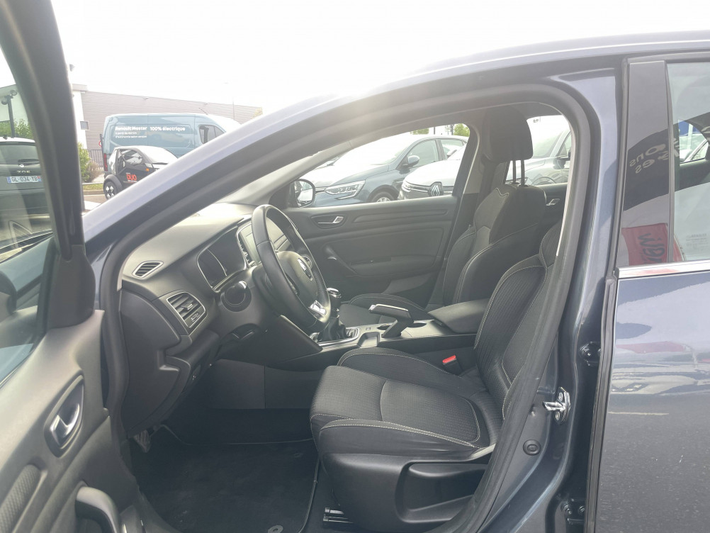 Acheter Renault Megane 4 Mégane IV Berline Blue dCi 95 Business 5p occasion dans les concessions du Groupe Faurie