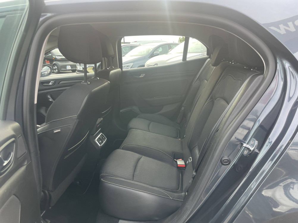 Acheter Renault Megane 4 Mégane IV Berline Blue dCi 95 Business 5p occasion dans les concessions du Groupe Faurie