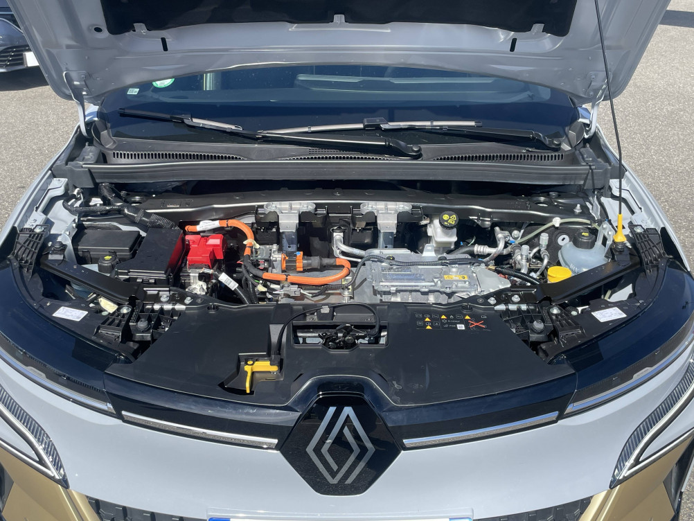 Acheter Renault Megane E-Tech Megane E-Tech EV60 220 ch super charge Iconic 5p occasion dans les concessions du Groupe Faurie