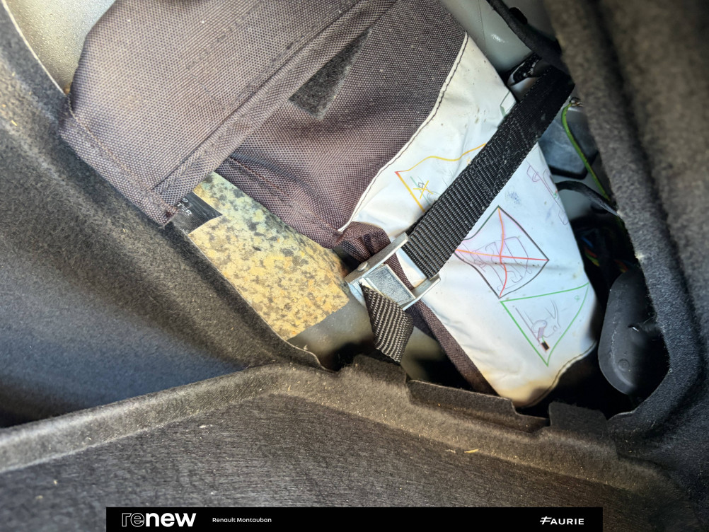 Acheter Renault Megane 4 Mégane IV Berline Blue dCi 95 Business 5p occasion dans les concessions du Groupe Faurie