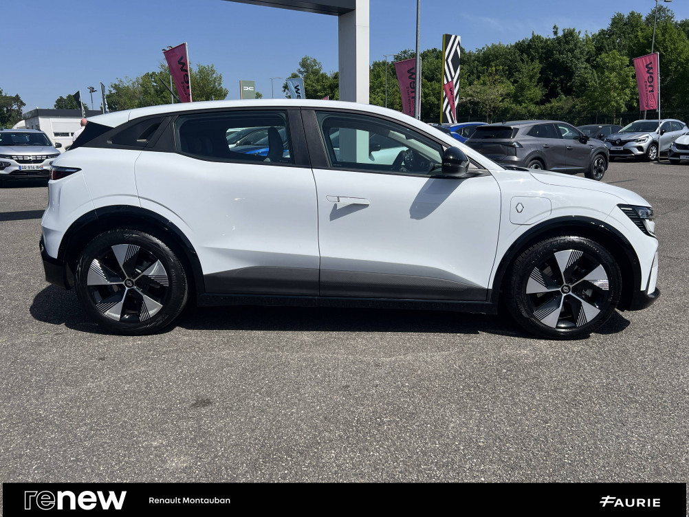 Acheter Renault Megane E-Tech Megane E-Tech EV40 130ch standard charge Equilibre 5p occasion dans les concessions du Groupe Faurie