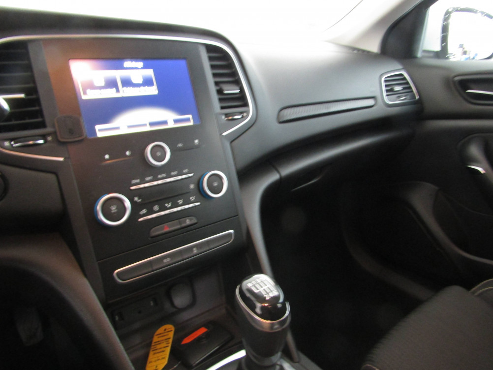 Acheter Renault Megane 4 Mégane IV Berline TCe 100 Energy Zen 5p occasion dans les concessions du Groupe Faurie