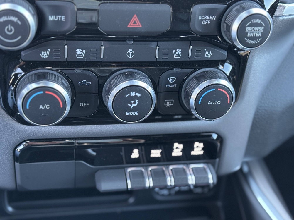 Acheter Dodge RAM Ram 1500 Ram DT 1500 V8 5,7 L HEMI MDS VVT BVA8 Laramie Pack Sport Crew Cab 4X4  2p occasion dans les concessions du Groupe Faurie