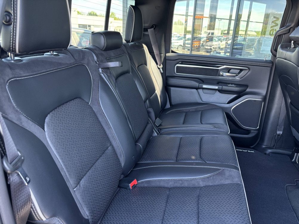 Acheter Dodge RAM Ram 1500 Ram DT 1500 V8 5,7 L HEMI MDS VVT BVA8 Laramie Pack Sport Crew Cab 4X4  2p occasion dans les concessions du Groupe Faurie