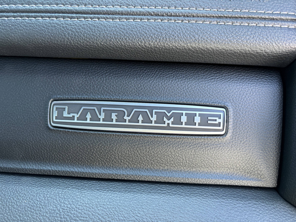 Acheter Dodge RAM Ram 1500 Ram DT 1500 V8 5,7 L HEMI MDS VVT BVA8 Laramie Pack Sport Crew Cab 4X4  2p occasion dans les concessions du Groupe Faurie