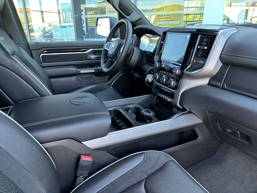 Acheter Dodge RAM Ram 1500 Ram DT 1500 V8 5,7 L HEMI MDS VVT BVA8 Laramie Pack Sport Crew Cab 4X4  2p occasion dans les concessions du Groupe Faurie