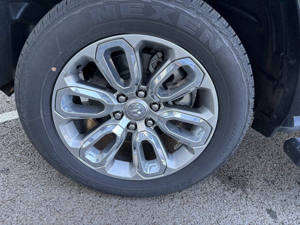 Acheter Dodge RAM Ram 1500 Ram DT 1500 V8 5,7 L HEMI MDS VVT BVA8 Laramie Pack Sport Crew Cab 4X4  2p occasion dans les concessions du Groupe Faurie