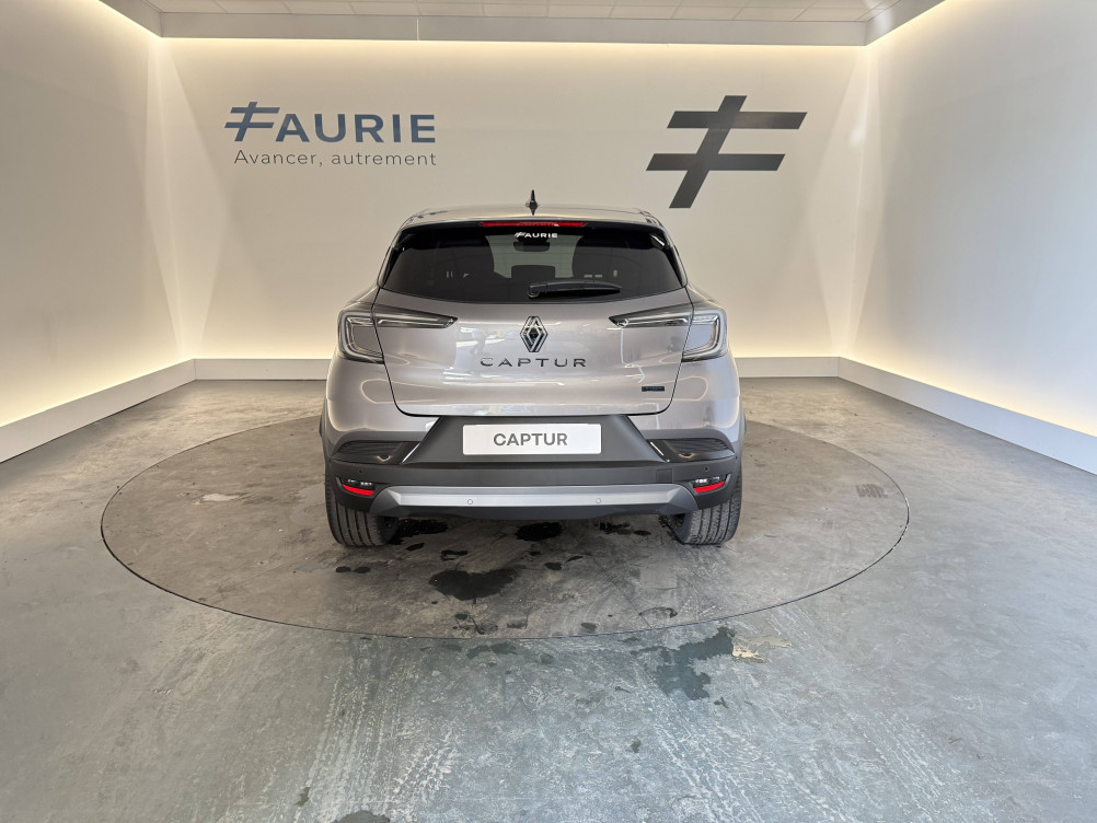 Acheter Renault Captur 2 Captur E-Tech full hybrid 160 ch esprit Alpine 5p neuf dans les concessions du Groupe Faurie