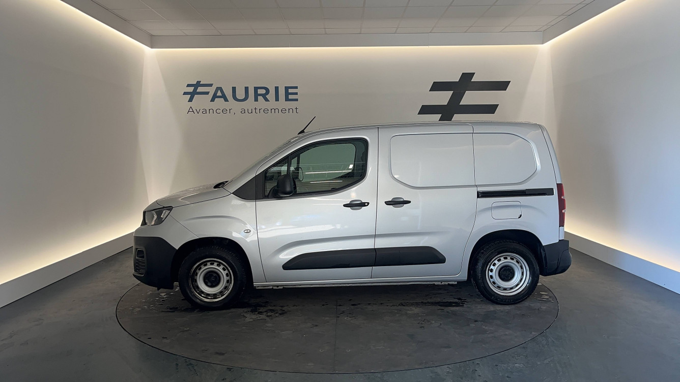 Acheter Peugeot Partner 3 Fourgon PARTNER FOURGON STANDARD 650 KG BLUEHDI 100 S&S BVM5 ASPHALT 4p occasion dans les concessions du Groupe Faurie