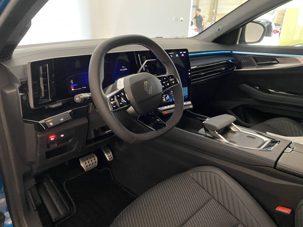 Acheter Renault Austral Austral full hybrid E-Tech 200 ch Esprit Alpine 5p neuf dans les concessions du Groupe Faurie