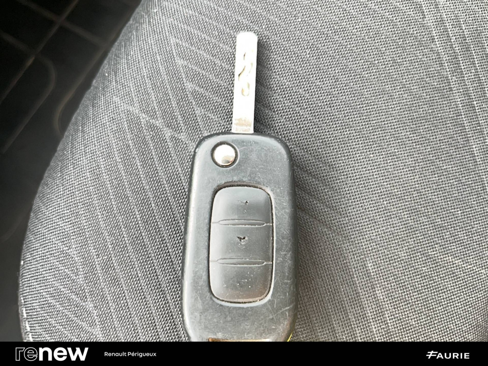 Acheter Renault Trafic 3 TRAFIC FGN L2H1 3000 KG BLUE DCI 170 EDC GRAND CONFORT 4p occasion dans les concessions du Groupe Faurie