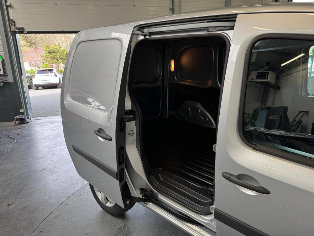 Acheter Renault Kangoo Express 2 KANGOO EXPRESS BLUE DCI 80 EXTRA R-LINK 5p occasion dans les concessions du Groupe Faurie