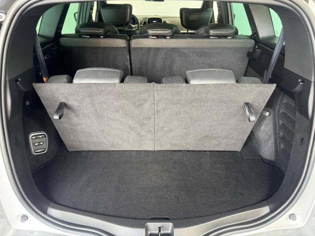 Acheter Renault Grand Scenic 4 Grand Scenic TCe 160 EDC Executive 5p occasion dans les concessions du Groupe Faurie