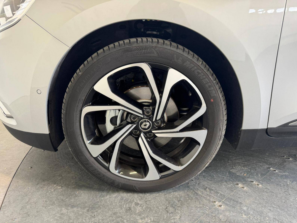 Acheter Renault Grand Scenic 4 Grand Scenic TCe 160 EDC Executive 5p occasion dans les concessions du Groupe Faurie