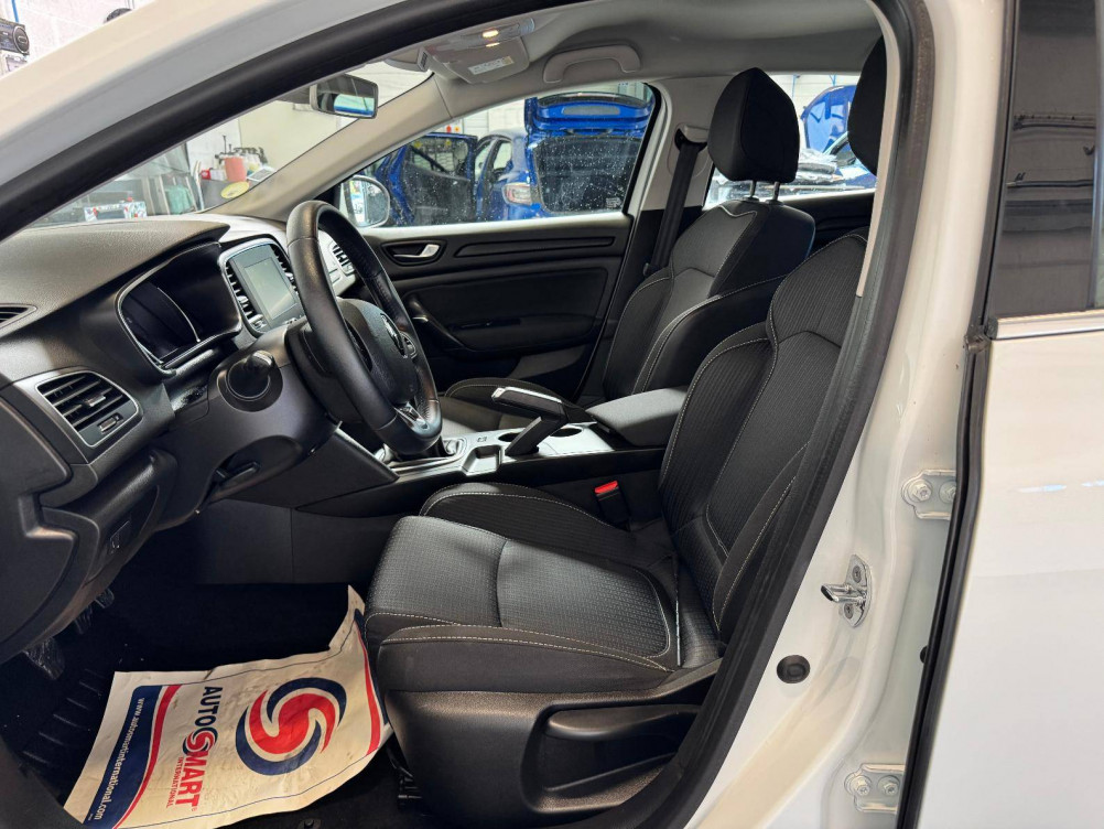 Acheter Renault Megane 4 Mégane IV Berline Blue dCi 115 Business 5p occasion dans les concessions du Groupe Faurie