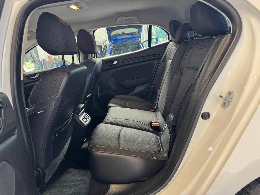 Acheter Renault Megane 4 Mégane IV Berline Blue dCi 115 Business 5p occasion dans les concessions du Groupe Faurie