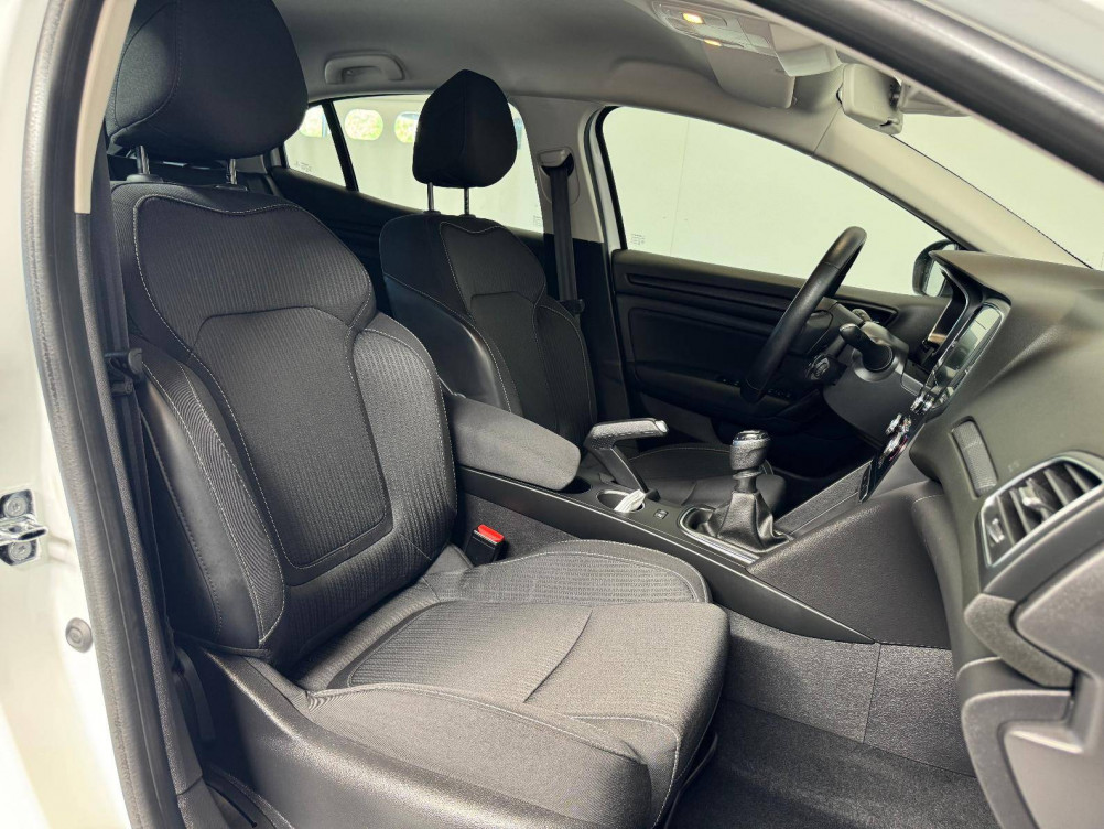 Acheter Renault Megane 4 Mégane IV Berline Blue dCi 115 Business 5p occasion dans les concessions du Groupe Faurie