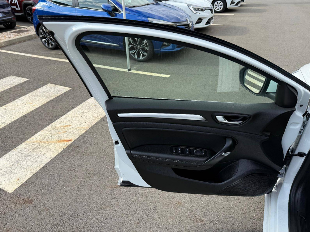 Acheter Renault Megane 4 Mégane IV Berline Blue dCi 115 - 21N Intens 5p occasion dans les concessions du Groupe Faurie