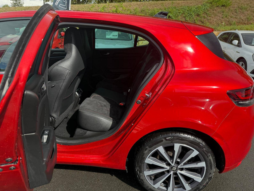 Acheter Renault Megane 4 Mégane IV Berline TCe 140 EDC FAP - 21N R.S. Line 5p occasion dans les concessions du Groupe Faurie