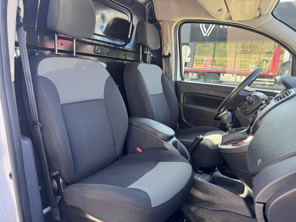 Acheter Renault Kangoo Express 2 KANGOO EXPRESS GRAND VOLUME BLUE DCI 95 GRAND CONFORT 5p occasion dans les concessions du Groupe Faurie