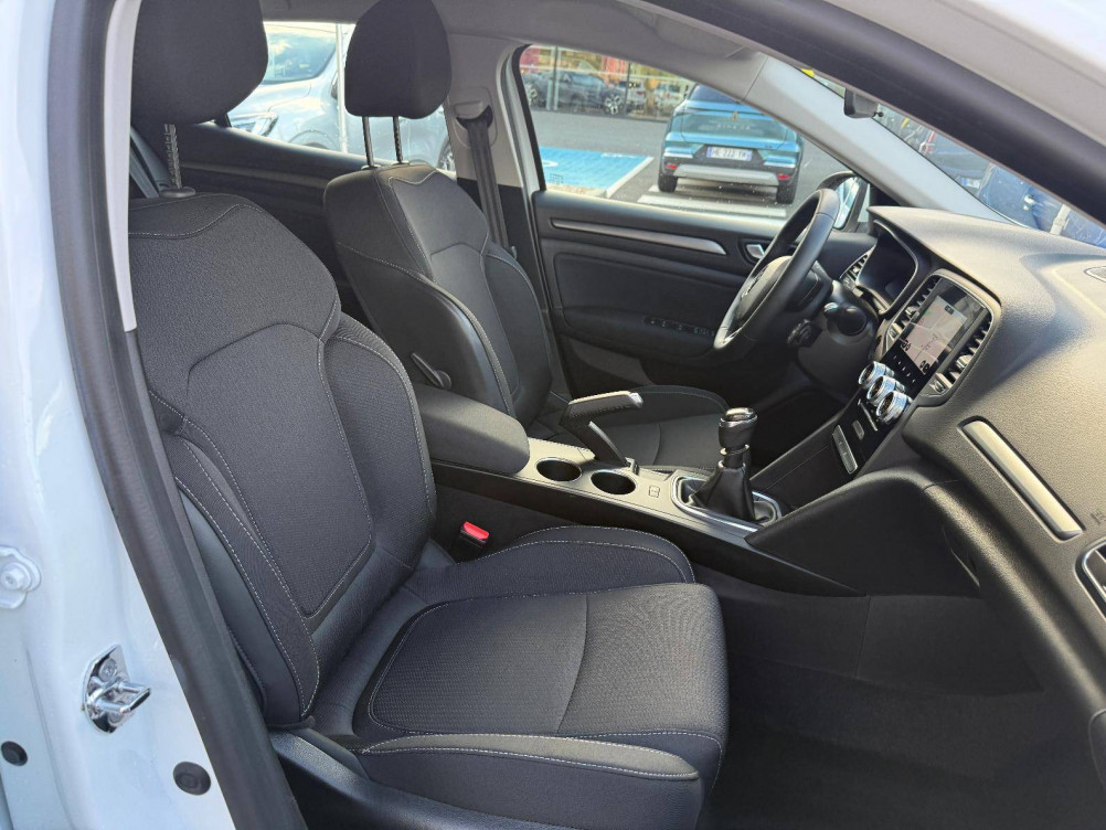 Acheter Renault Megane 4 Mégane IV Berline Blue dCi 115 Business 5p occasion dans les concessions du Groupe Faurie