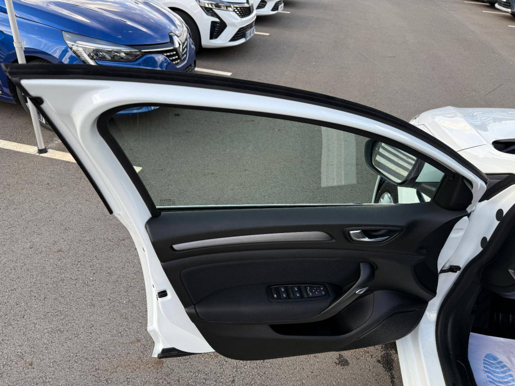 Acheter Renault Megane 4 Mégane IV Berline Blue dCi 115 Business 5p occasion dans les concessions du Groupe Faurie