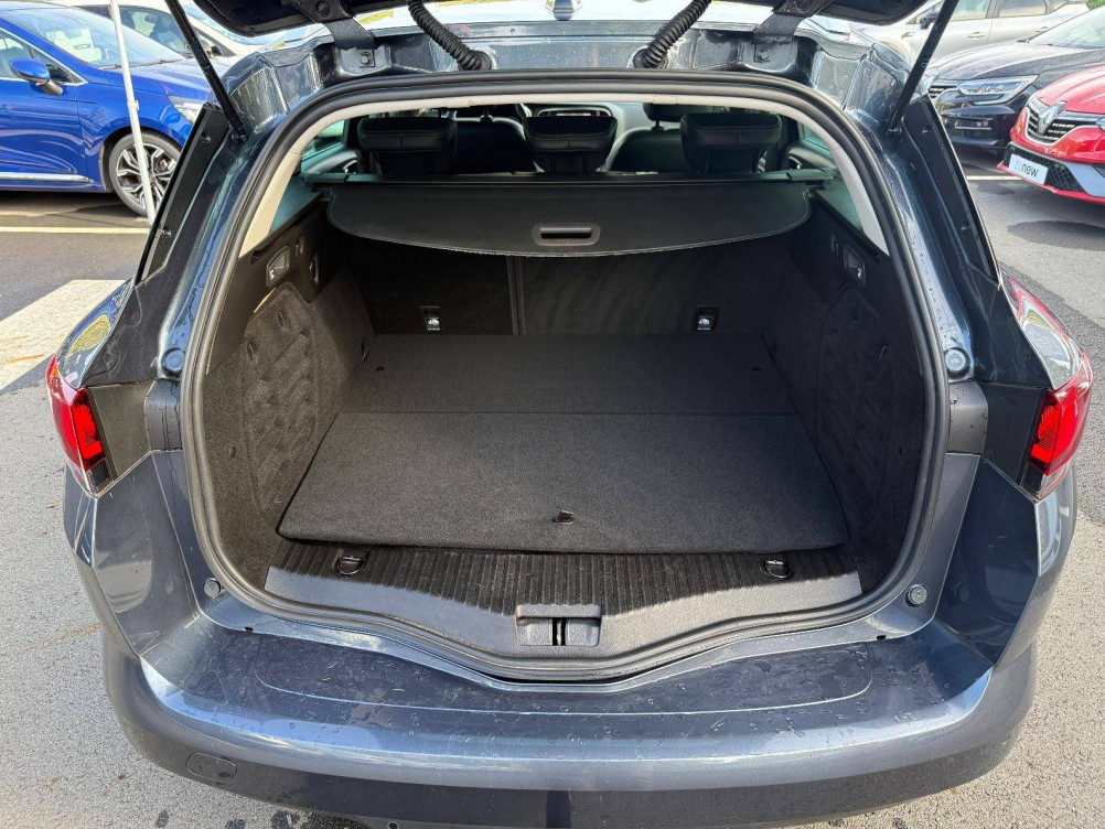 Acheter Renault Megane 4 Megane IV Estate E-Tech plug-in hybrid 160 Techno 5p occasion dans les concessions du Groupe Faurie