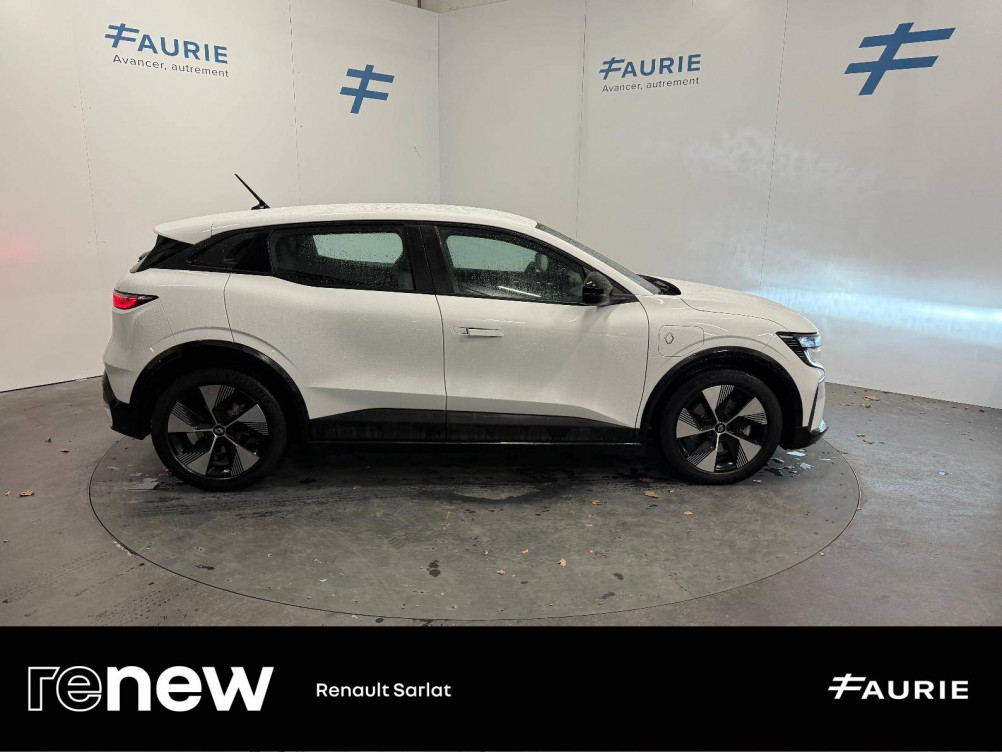 Acheter Renault Megane E-Tech Megane E-Tech EV40 130ch standard charge Equilibre 5p occasion dans les concessions du Groupe Faurie