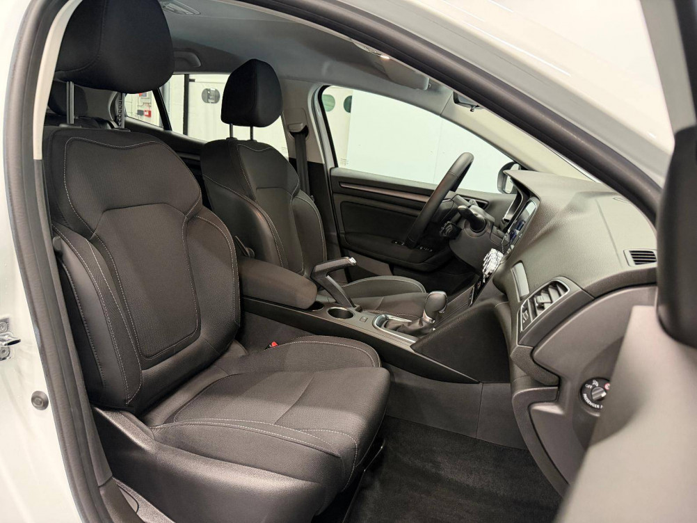 Acheter Renault Megane 4 Mégane IV Berline Blue dCi 115 EDC Business 5p occasion dans les concessions du Groupe Faurie