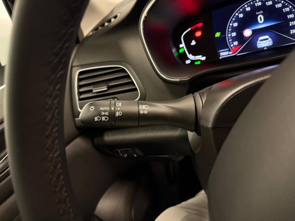 Acheter Renault Megane 4 Mégane IV Berline Blue dCi 115 EDC Business 5p occasion dans les concessions du Groupe Faurie