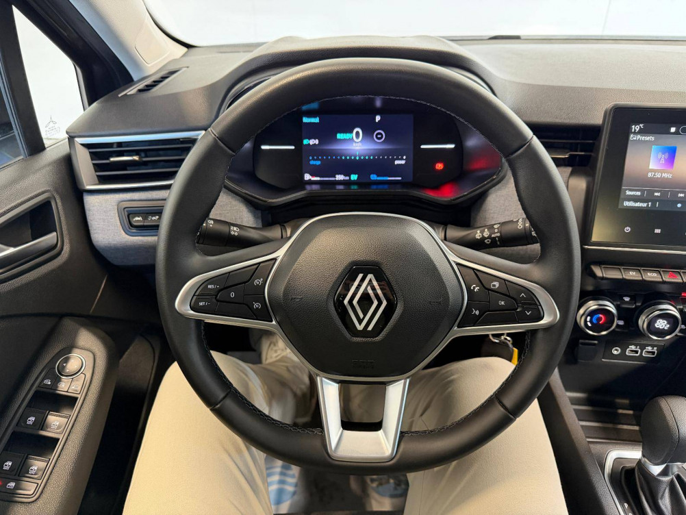 Acheter Renault Clio 5 Clio E-Tech full hybrid 145 Evolution 5p occasion dans les concessions du Groupe Faurie