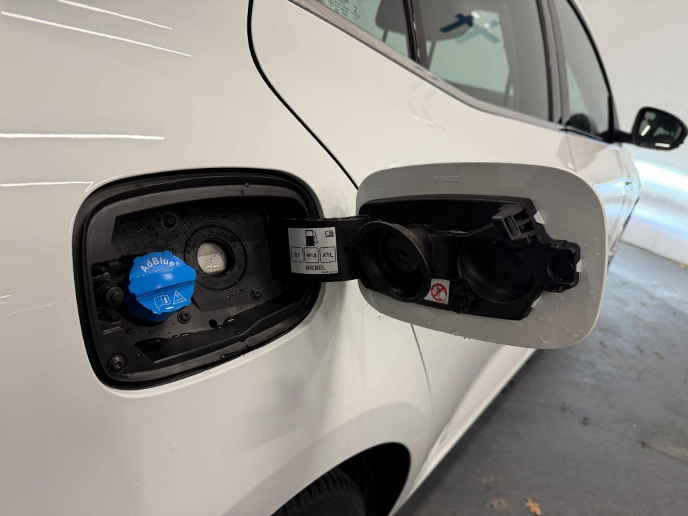 Acheter Renault Megane 4 Mégane IV Berline Blue dCi 115 EDC Business 5p occasion dans les concessions du Groupe Faurie