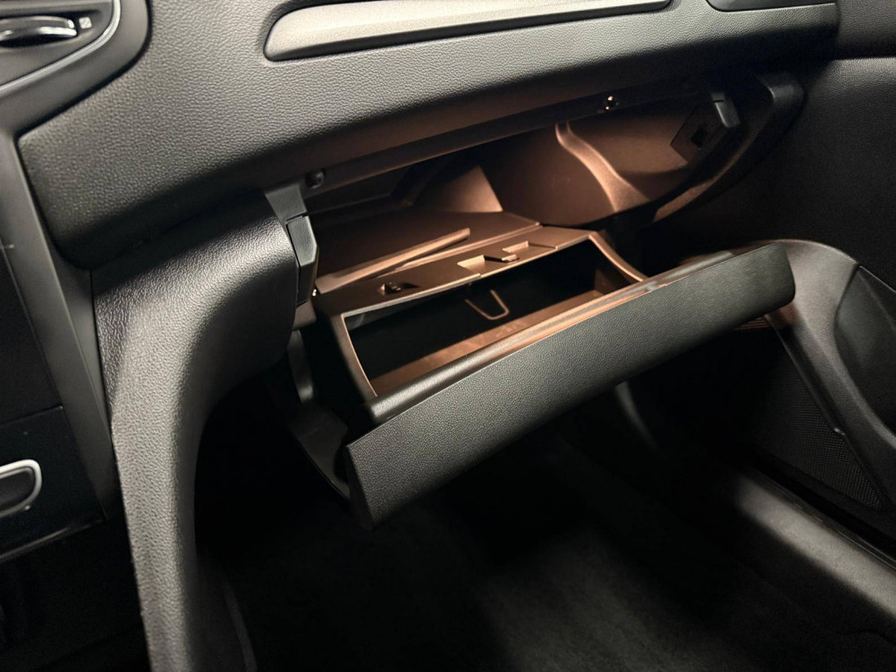 Acheter Renault Megane 4 Mégane IV Berline Blue dCi 115 - 21N Business 5p occasion dans les concessions du Groupe Faurie