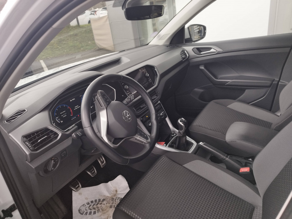 Acheter Volkswagen T-Cross T-Cross 1.0 TSI 110 Start/Stop BVM6 Active 5p occasion dans les concessions du Groupe Faurie