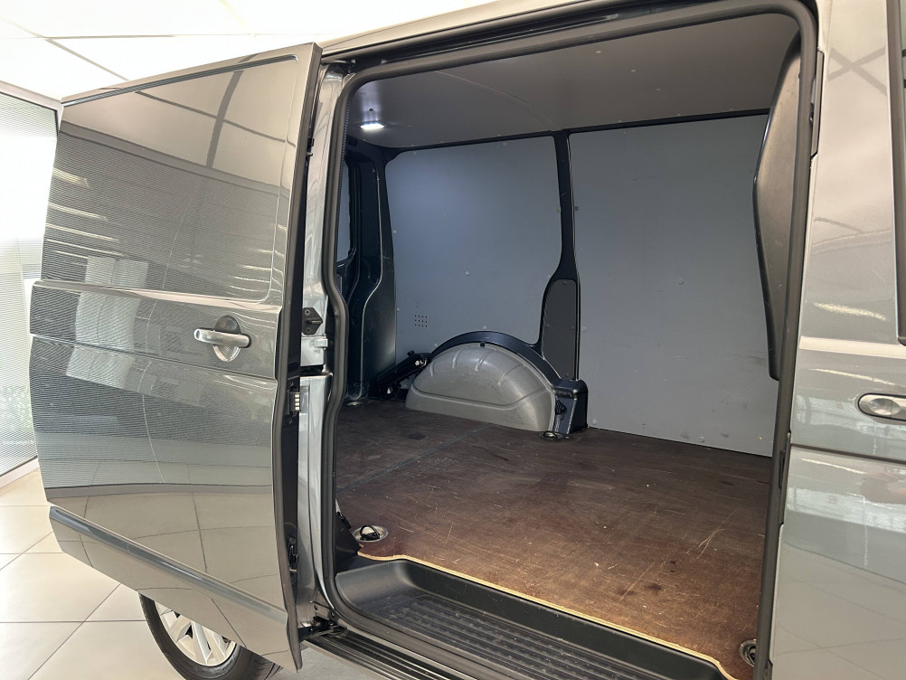 Acheter Volkswagen Transporter Fourgon T6 TRANSPORTER 6.1 VAN L1H1 2.0 TDI 150 DSG7  4p occasion dans les concessions du Groupe Faurie