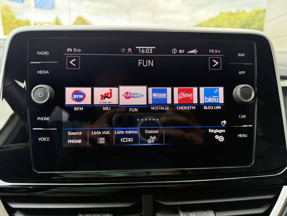 Acheter Volkswagen T-Roc T-Roc 1.5 TSI EVO2 150 Start/Stop DSG7 R-Line 5p occasion dans les concessions du Groupe Faurie