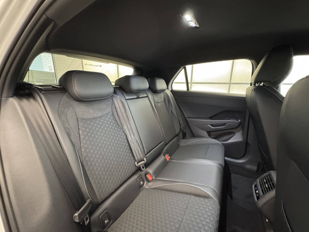 Acheter Volkswagen T-Roc T-Roc 1.5 eTSI EVO2 Hybrid 150 ch DSG7 R-Line 5p neuf dans les concessions du Groupe Faurie