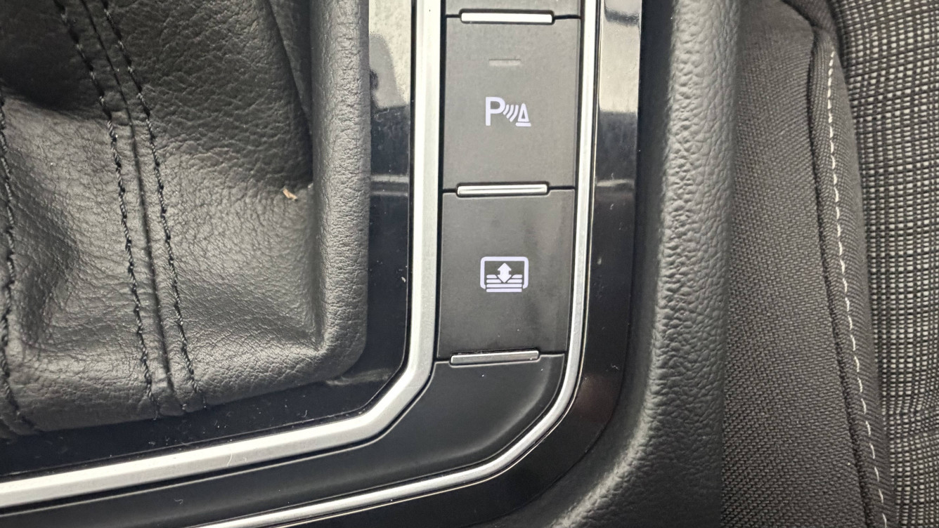 Acheter Volkswagen Passat Passat 1.6 TDI 120 DSG7 Business 4p occasion dans les concessions du Groupe Faurie