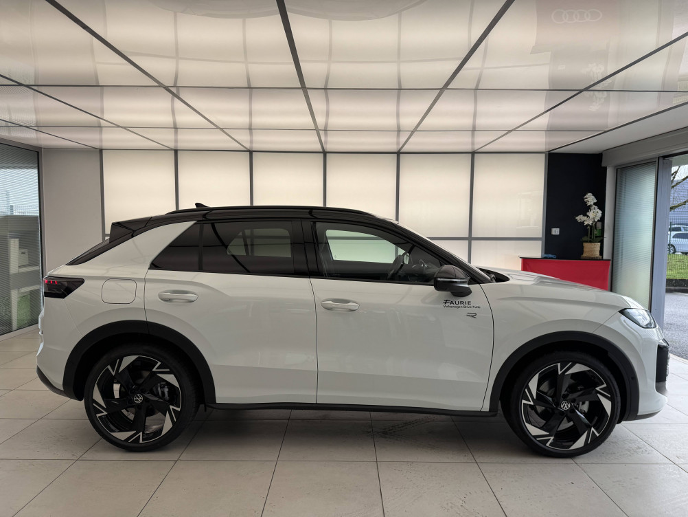 Acheter Volkswagen T-Roc T-Roc 1.5 eTSI EVO2 Hybrid 150 ch DSG7 R-Line 5p neuf dans les concessions du Groupe Faurie