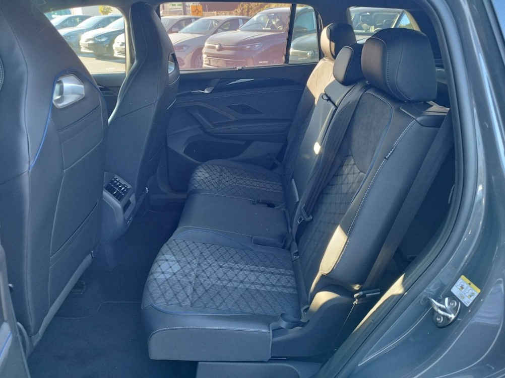 Acheter Volkswagen Tayron Tayron 1.5 eTSI 150ch DSG7 7pl R-Line 5p neuf dans les concessions du Groupe Faurie