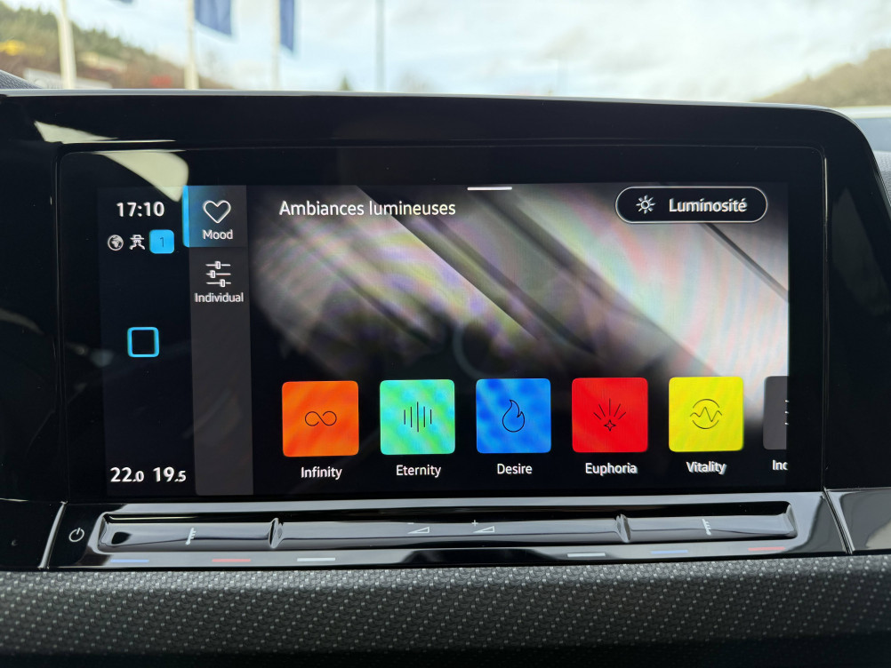 Acheter Volkswagen Golf Golf 1.5 eTSI OPF 130 DSG7 R-Line 5p occasion dans les concessions du Groupe Faurie