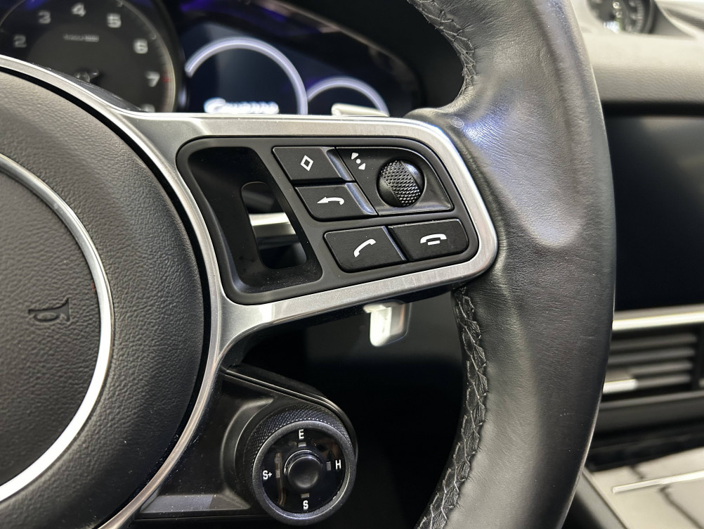 Acheter Porsche Cayenne Cayenne E-Hybrid 3.0 V6 462 ch Tiptronic BVA  5p occasion dans les concessions du Groupe Faurie